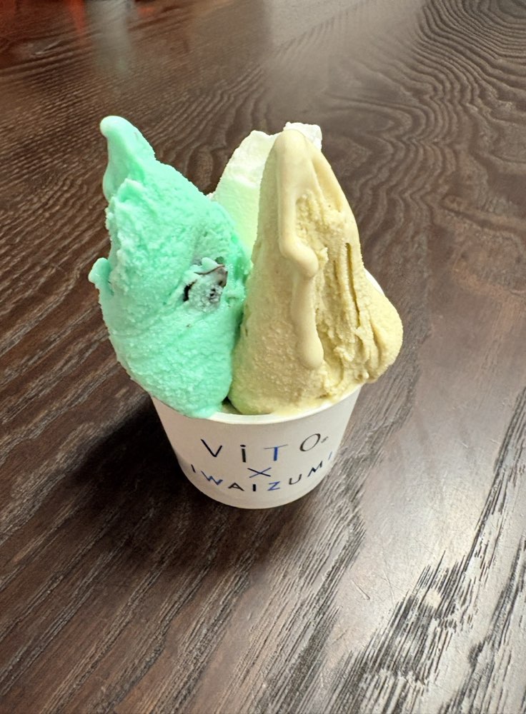 ViTO岩泉のジェラート、ミントとピスタチオのダブル